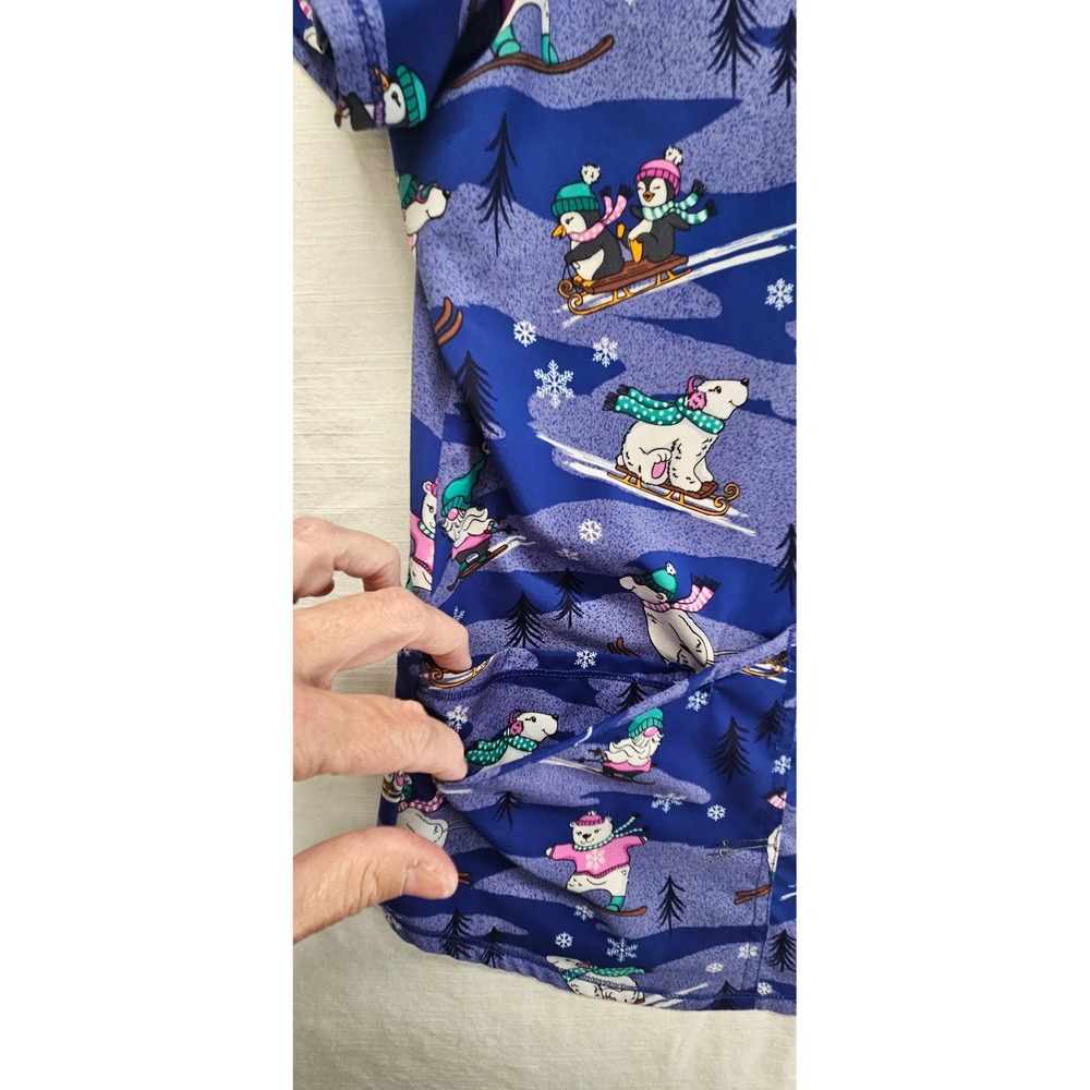 Scrubstar Womens Blue Winter Polar Bear Penguin Skiing Scrub Top V-Neck XL - Picture 3 of 8